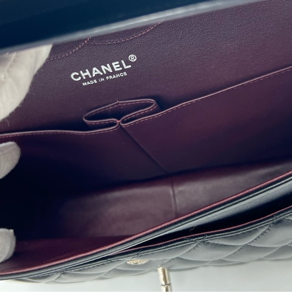 Authentic Chanel classic Black quilted lambskin Jumbo in SHW - Picture 16 of 17